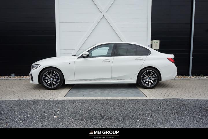 Hvid BMW 330i fra 2019