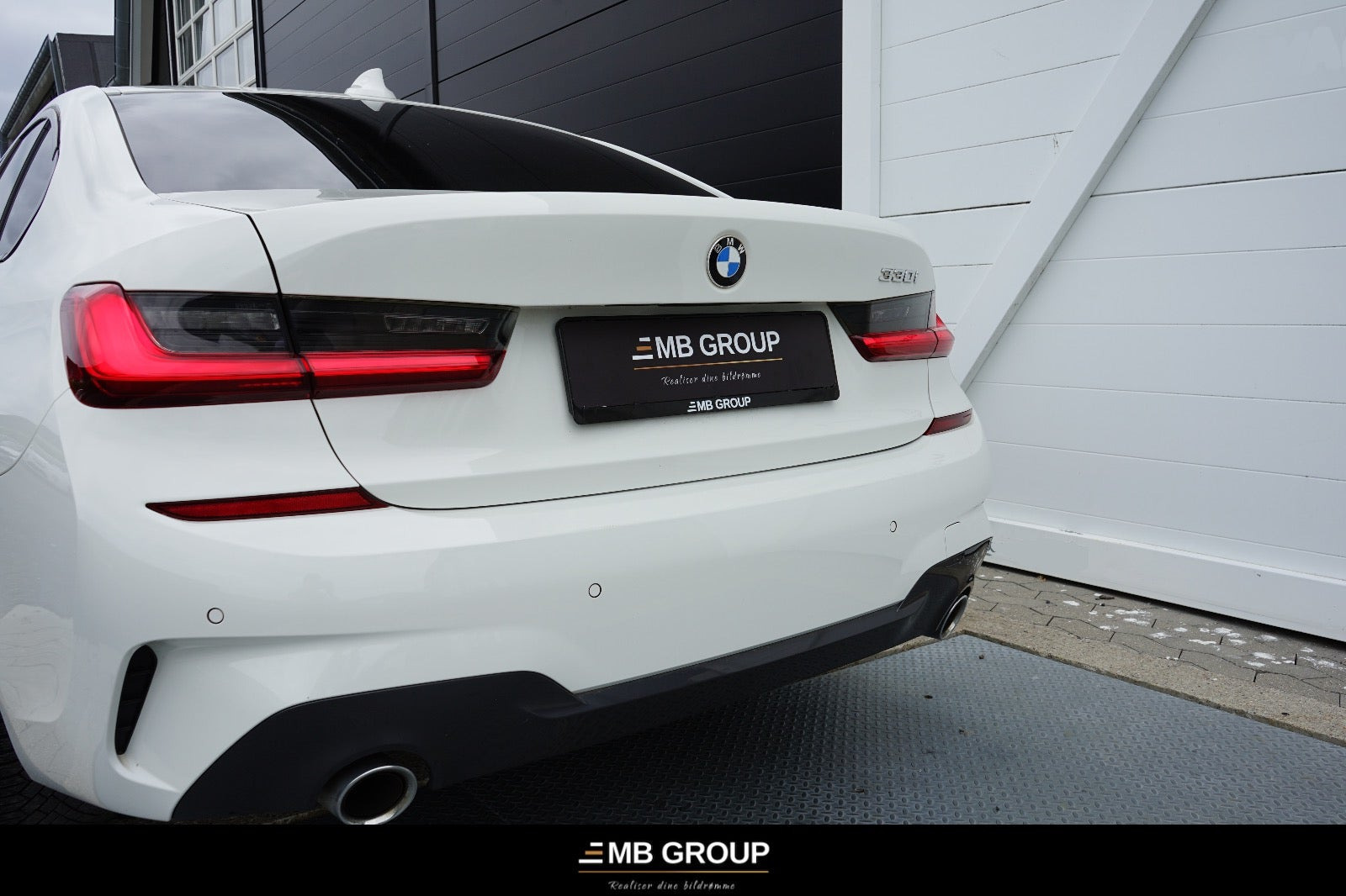 Hvid BMW 330i fra 2019