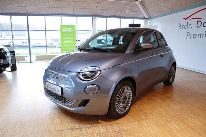 Grå Fiat 500e fra 2023