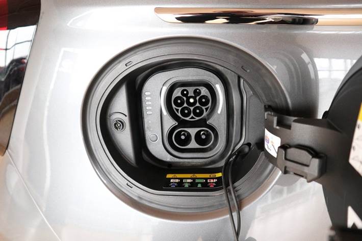 Grå Fiat 500e fra 2023