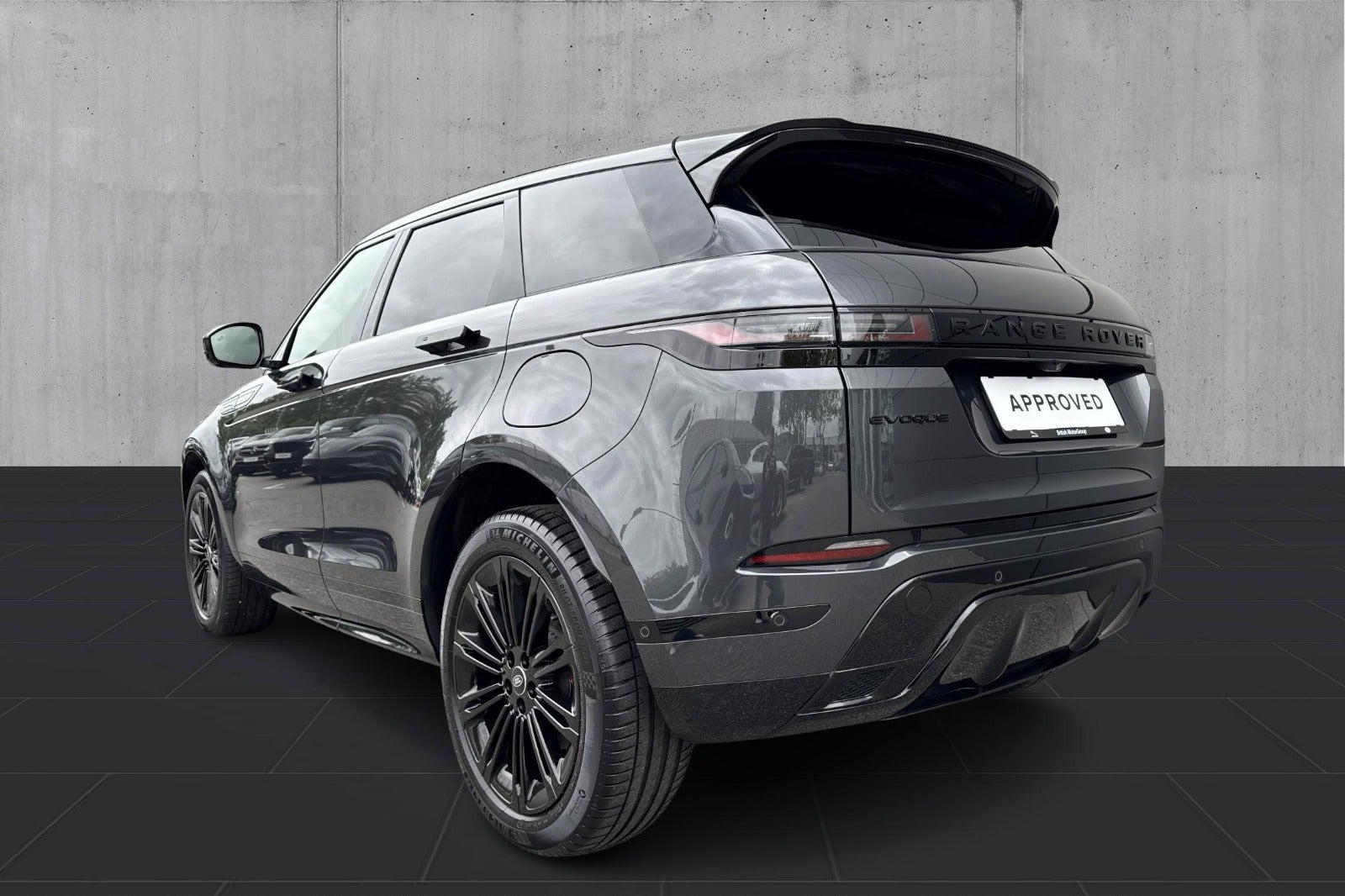 Grå Land Rover Range Rover evoque fra 2025