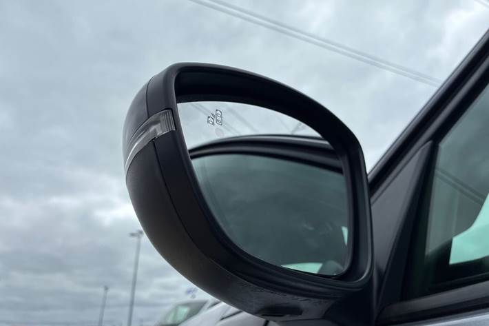 Grå Opel Mokka-e fra 2025