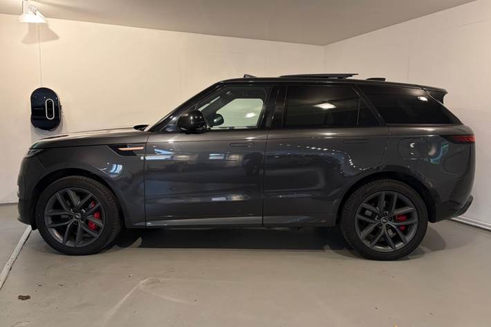 Grå Land Rover Range Rover sport fra 2023