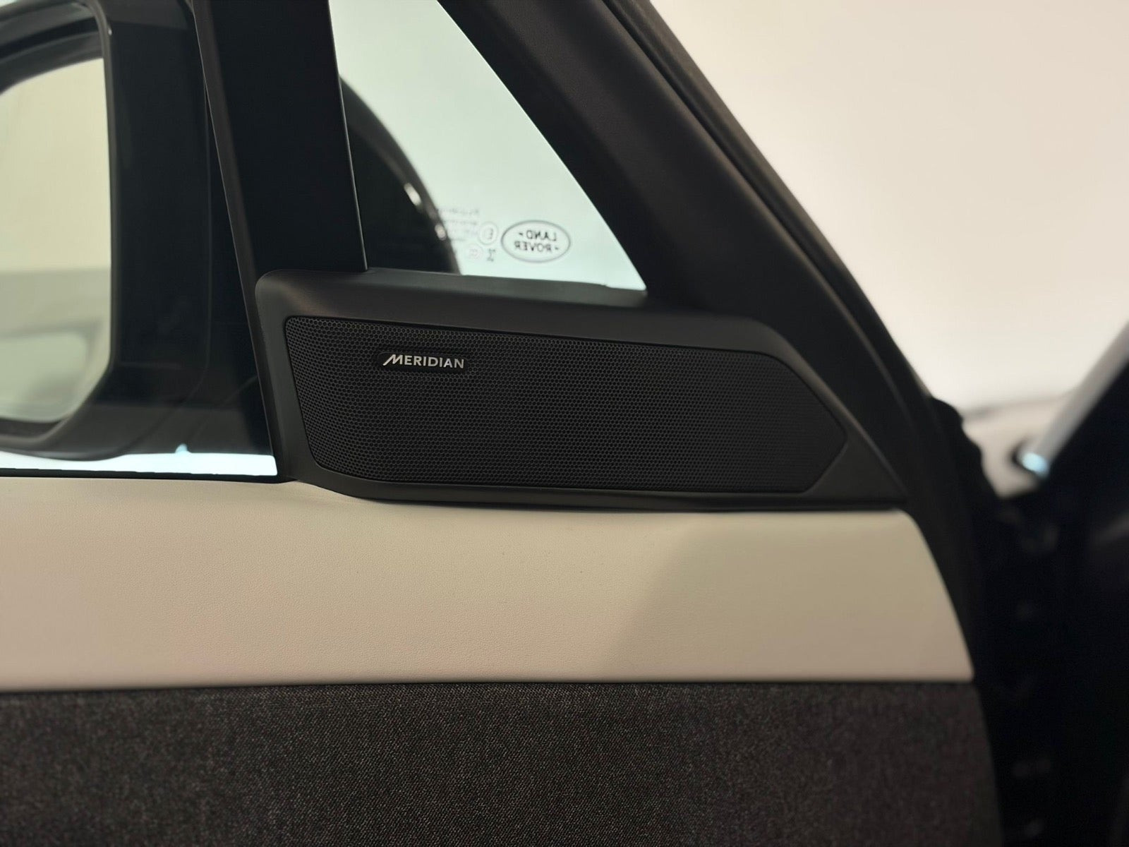 Grå Land Rover Range Rover sport fra 2023