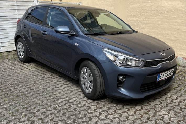 Grå Kia Rio fra 2019