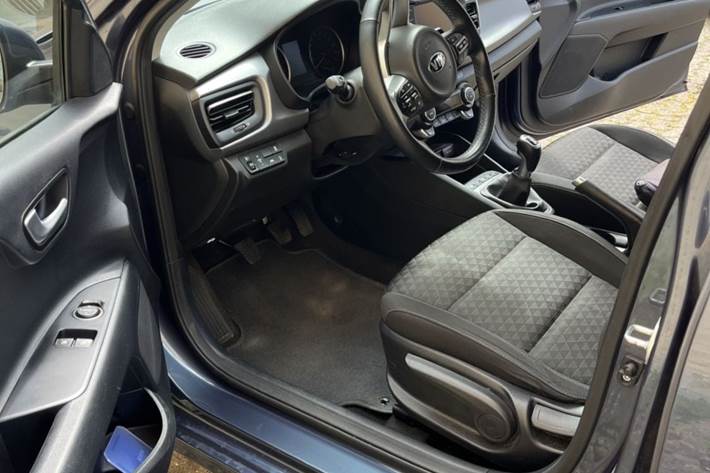Grå Kia Rio fra 2019