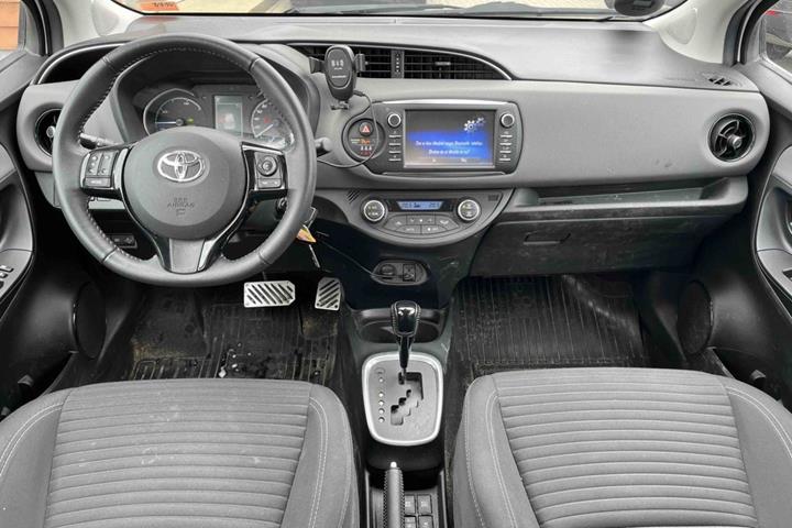 Hvid Toyota Yaris fra 2019