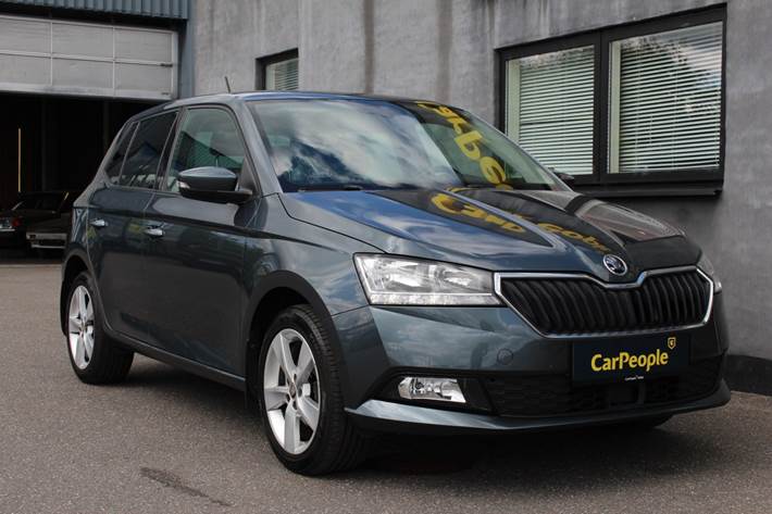 Grå Skoda Fabia fra 2020