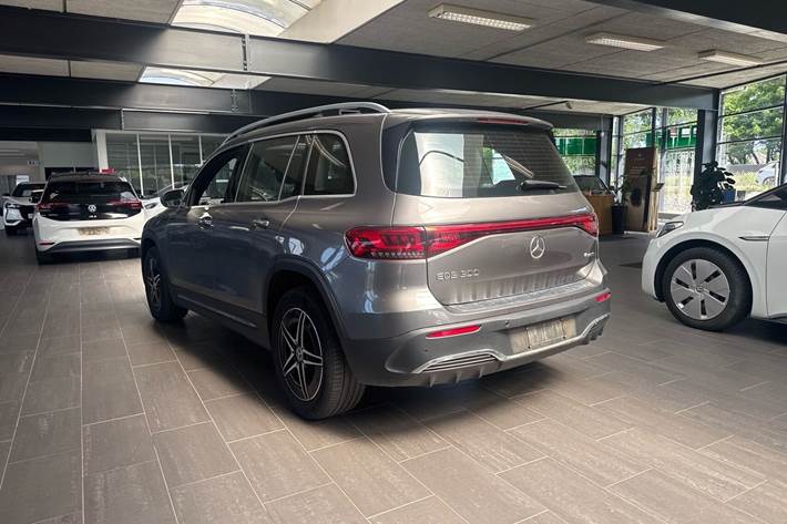 Grå Mercedes EQB300 fra 2022