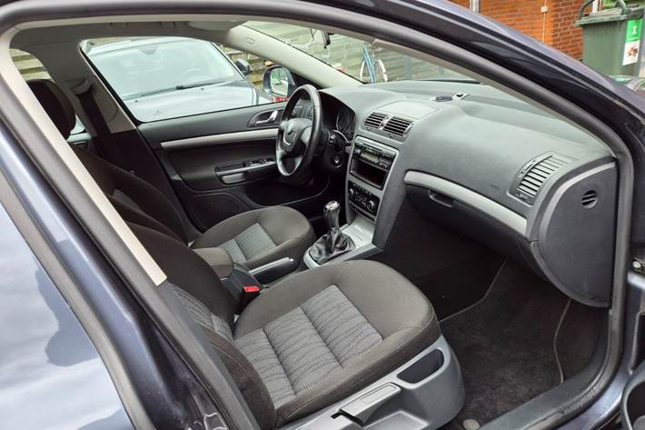 Grå Skoda Octavia fra 2012