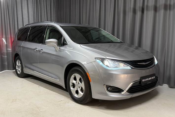 Sølv Chrysler Pacifica fra 2018