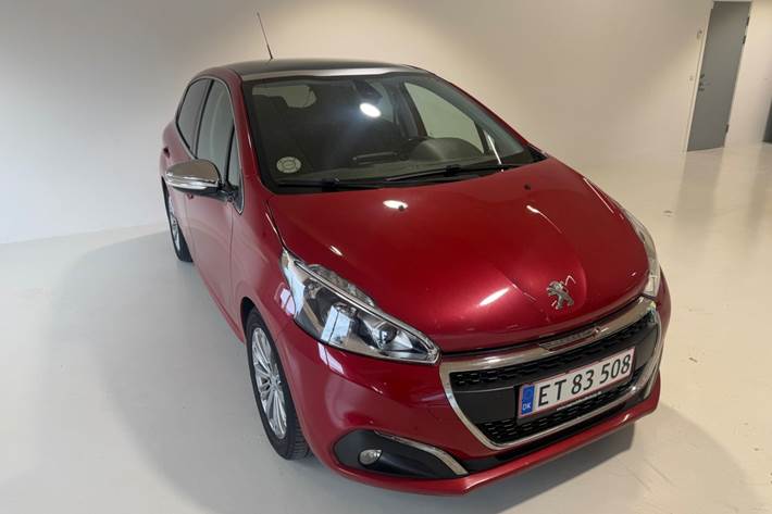 Rød Peugeot 208 fra 2018