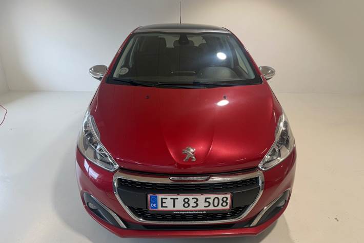 Rød Peugeot 208 fra 2018