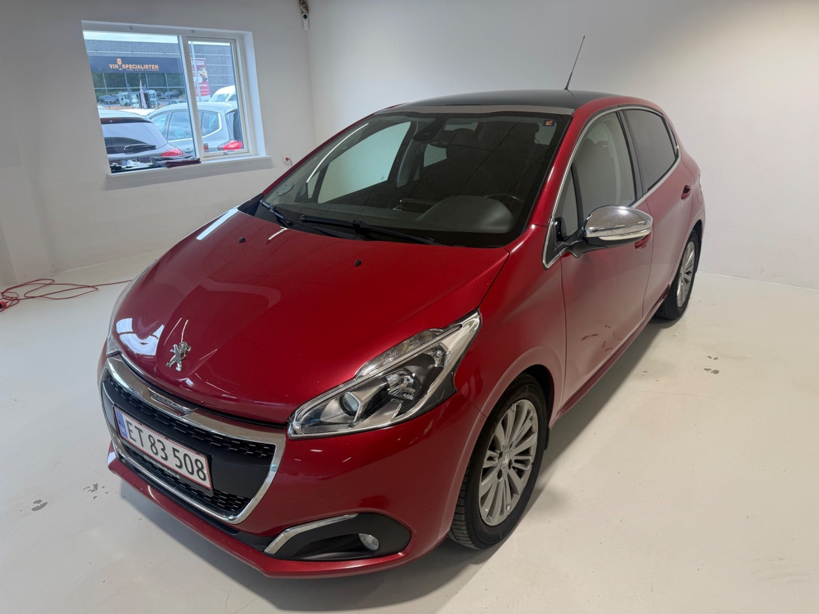 Rød Peugeot 208 fra 2018