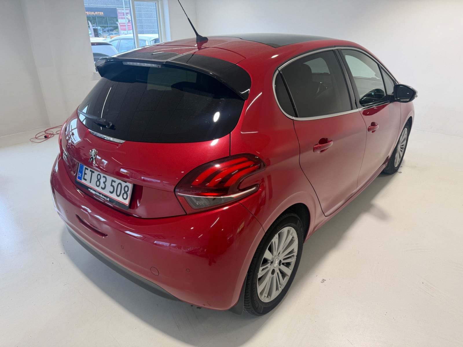 Rød Peugeot 208 fra 2018