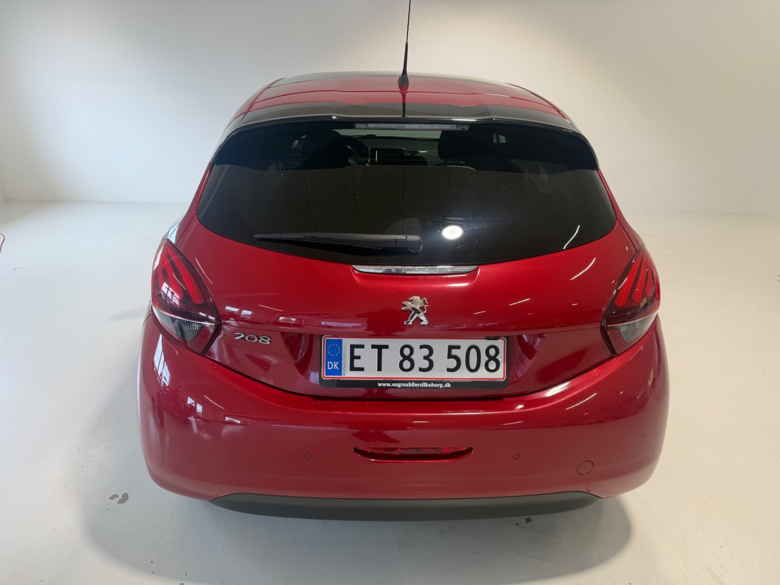 Rød Peugeot 208 fra 2018