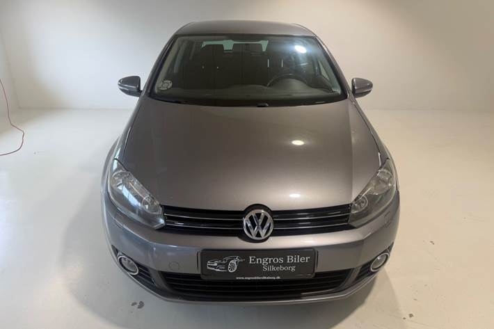 Grå VW Golf VI fra 2011