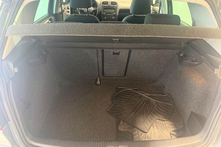 Grå VW Golf VI fra 2011
