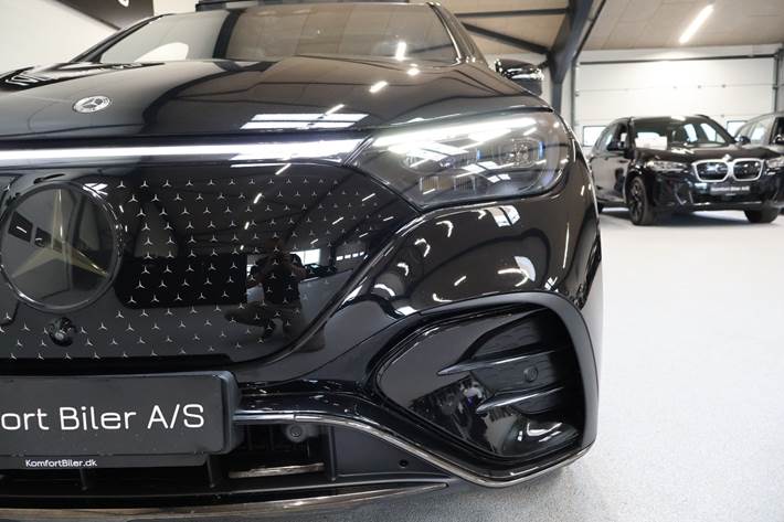 Sort Mercedes EQE500 SUV fra 2024
