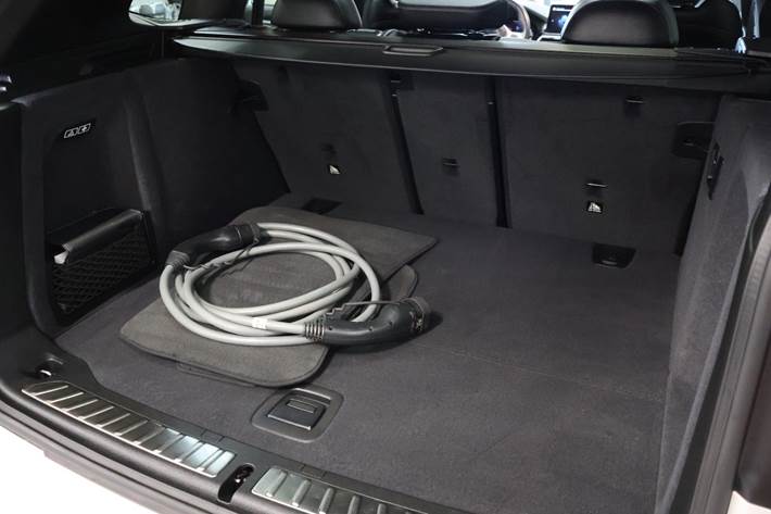 Hvid BMW iX3 fra 2022