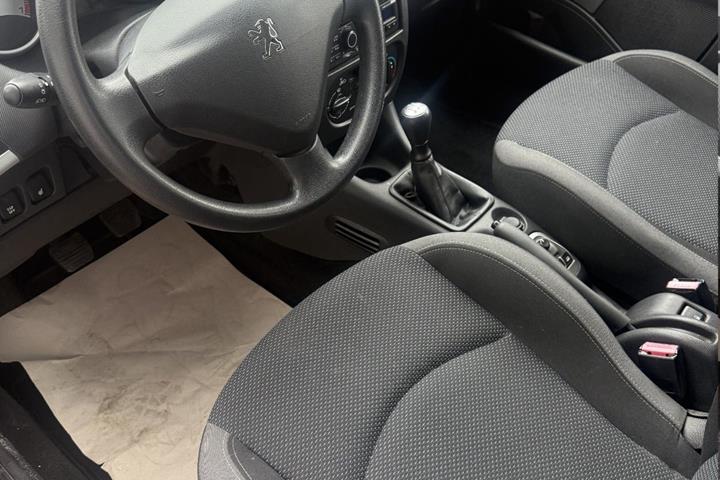 undefined Peugeot 206+ fra 2011