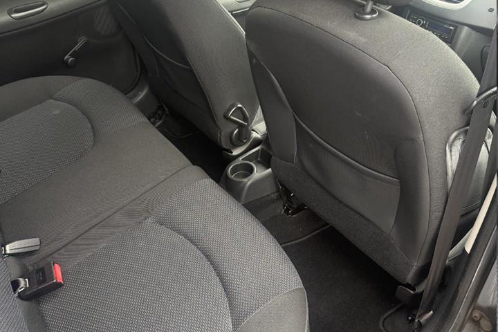 undefined Peugeot 206+ fra 2011
