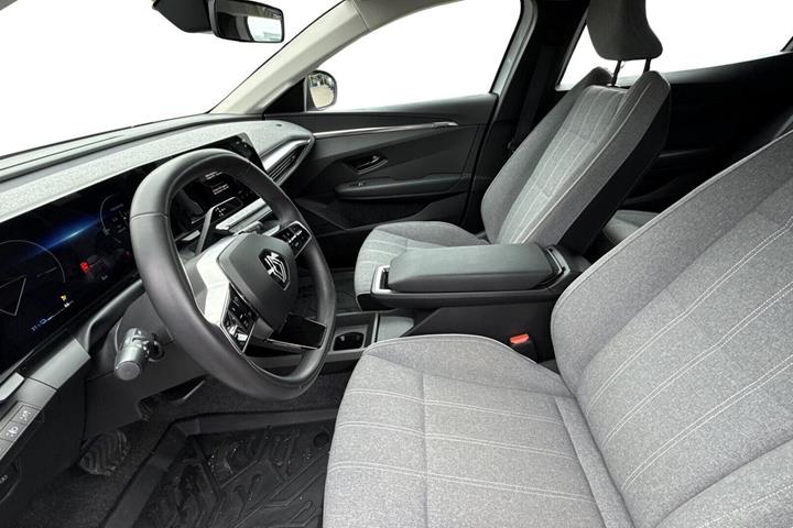 Hvid Renault Megane E-Tech fra 2023