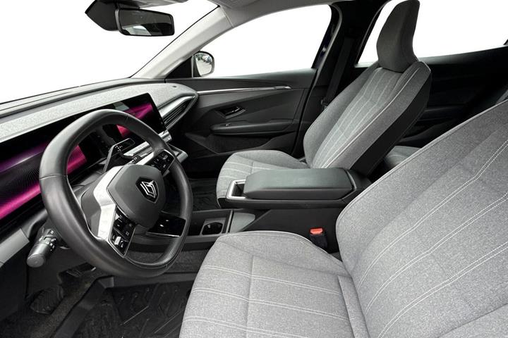 Blå Renault Megane E-Tech fra 2023