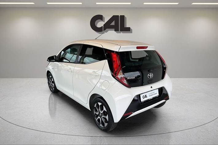 Hvid Toyota Aygo fra 2019