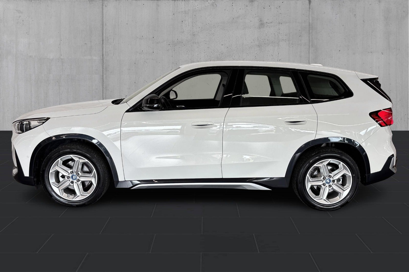 Hvid BMW iX1 fra 2024