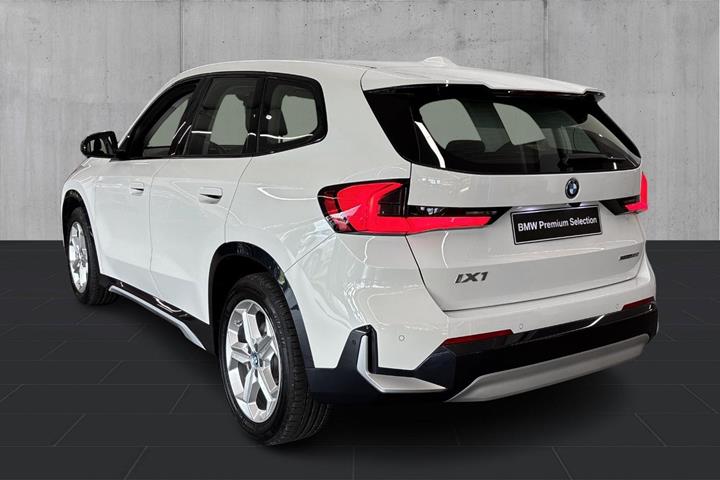Hvid BMW iX1 fra 2024