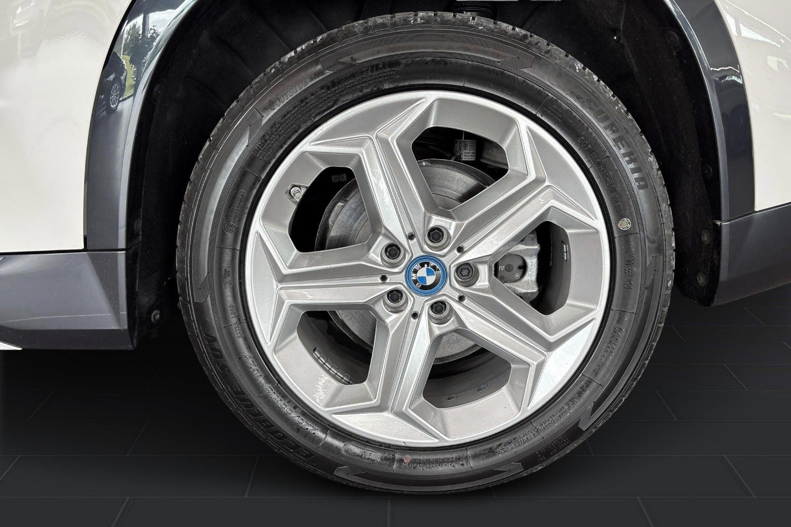 Hvid BMW iX1 fra 2024