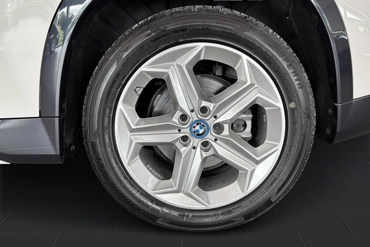 Hvid BMW iX1 fra 2024