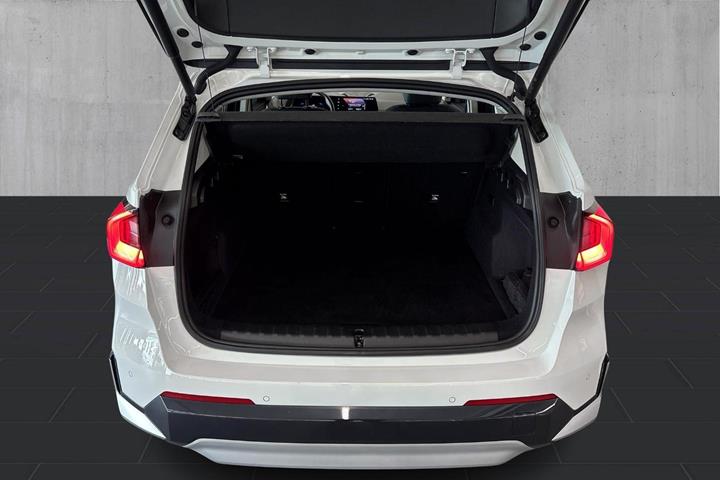 Hvid BMW iX1 fra 2024
