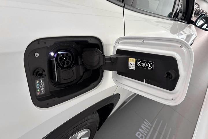 Hvid BMW iX1 fra 2024
