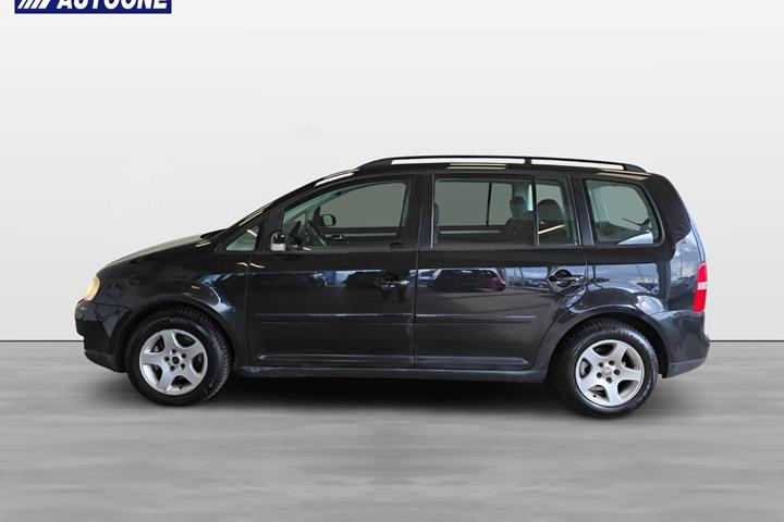 Sort VW Touran fra 2004
