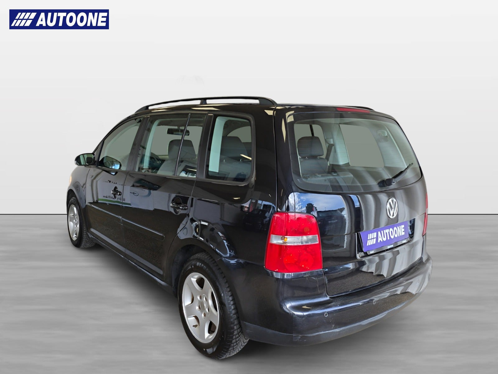 Sort VW Touran fra 2004