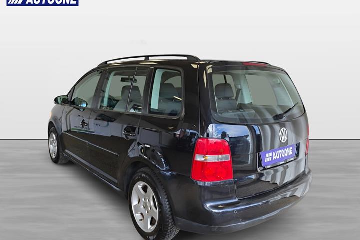 Sort VW Touran fra 2004