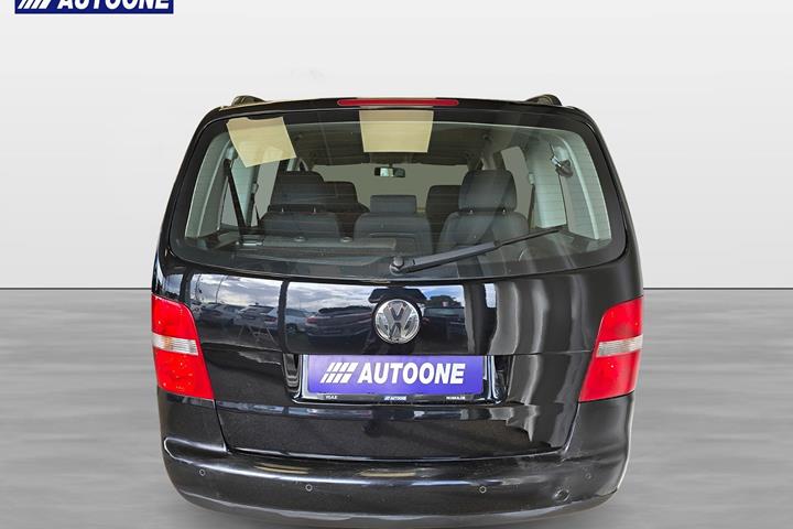 Sort VW Touran fra 2004