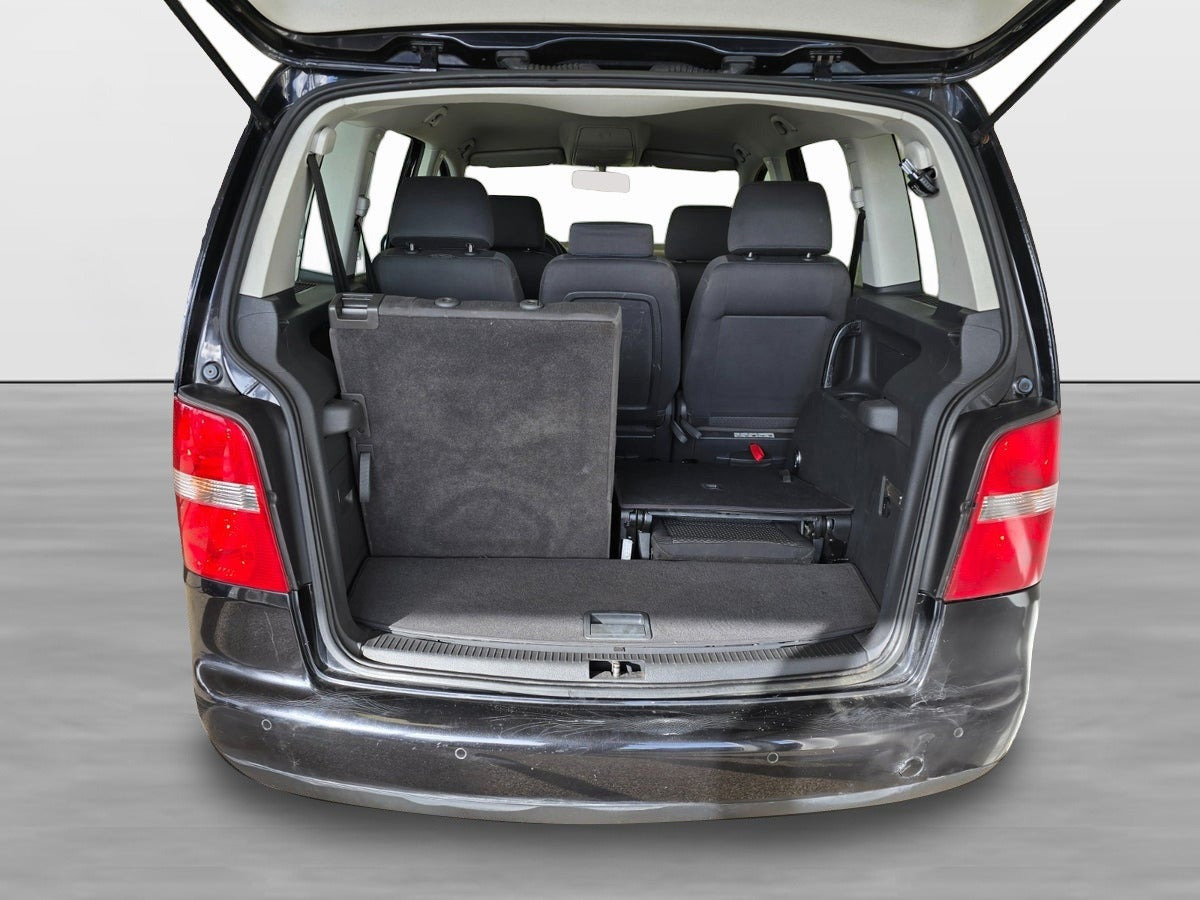 Sort VW Touran fra 2004