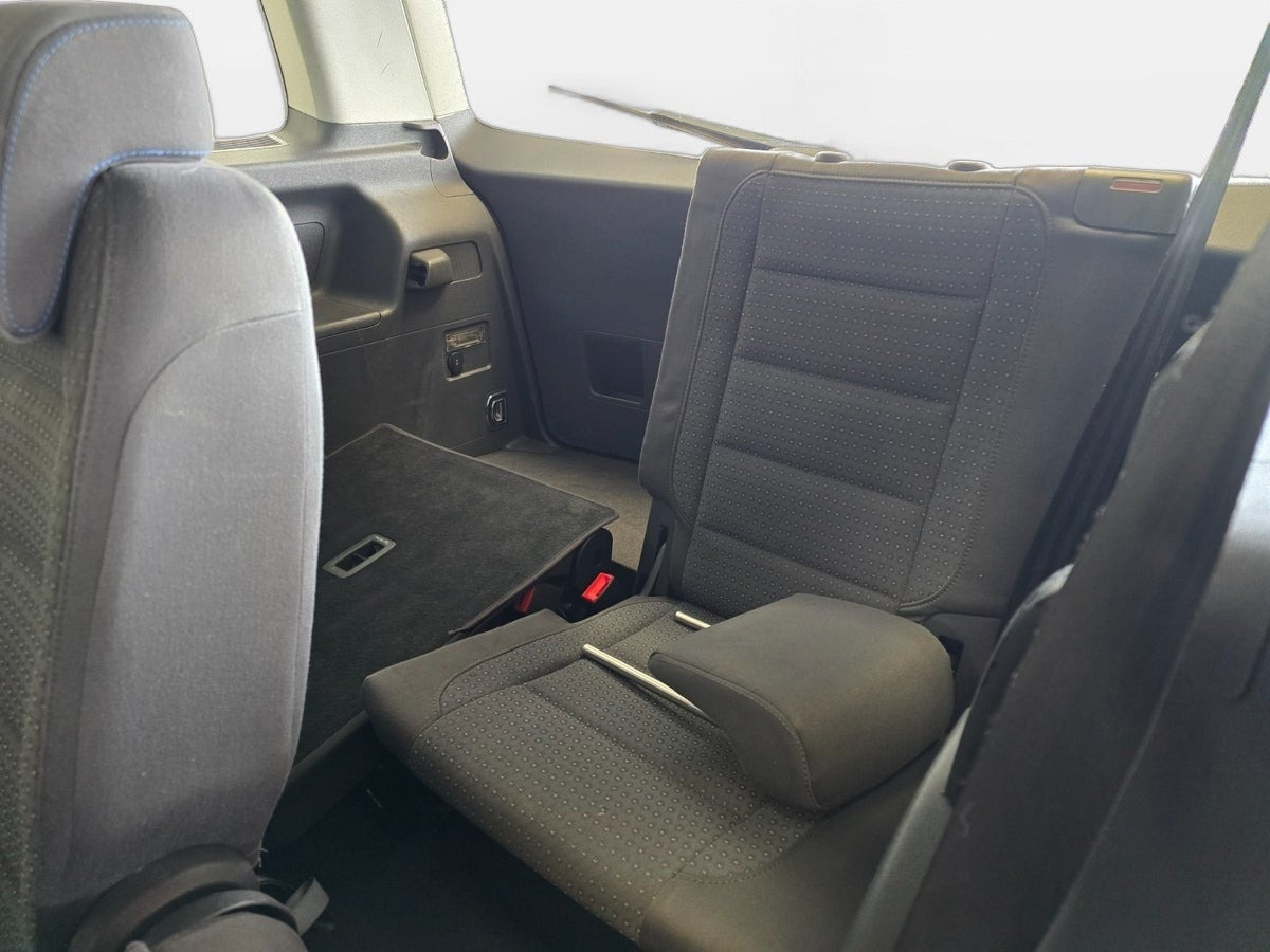 Sort VW Touran fra 2004