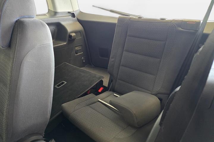 Sort VW Touran fra 2004
