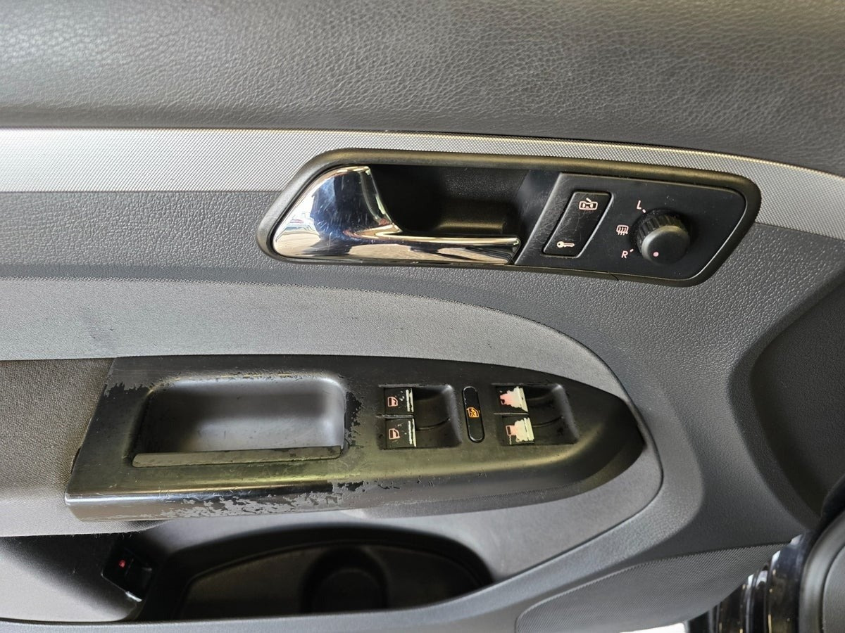 Sort VW Touran fra 2004