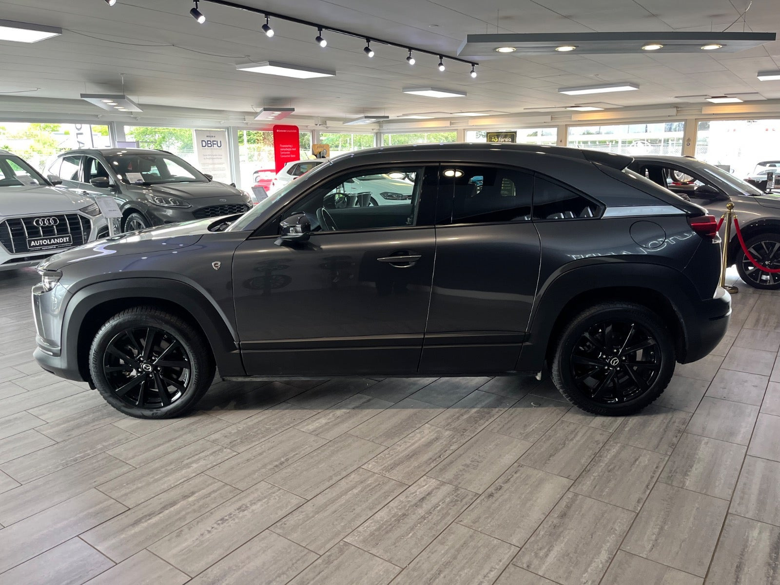 Grå Mazda MX-30 fra 2025