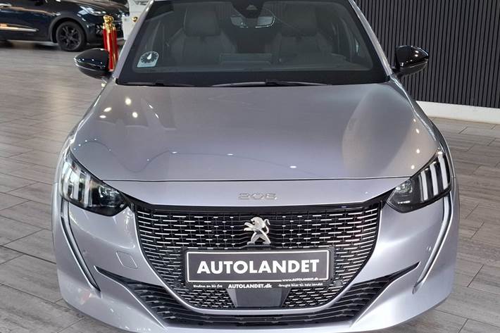 Grå Peugeot e-208 fra 2023