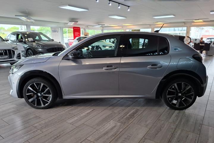 Grå Peugeot e-208 fra 2023
