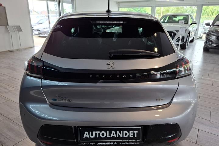 Grå Peugeot e-208 fra 2023