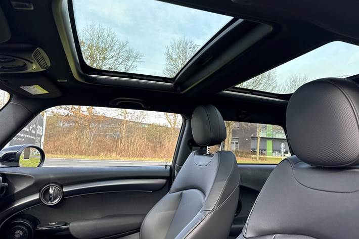 Blå Mini Cooper SE fra 2022