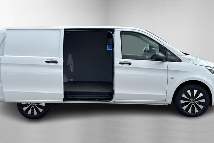 Hvid Mercedes Vito 116 fra 2023