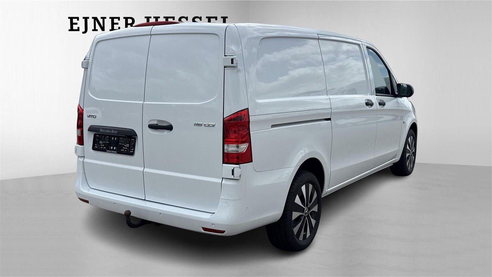 Hvid Mercedes Vito 116 fra 2023